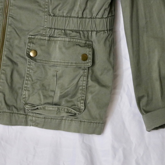 ANN TAYLOR LOFT Olive Military Jacket in Medium - Picture 3 of 6